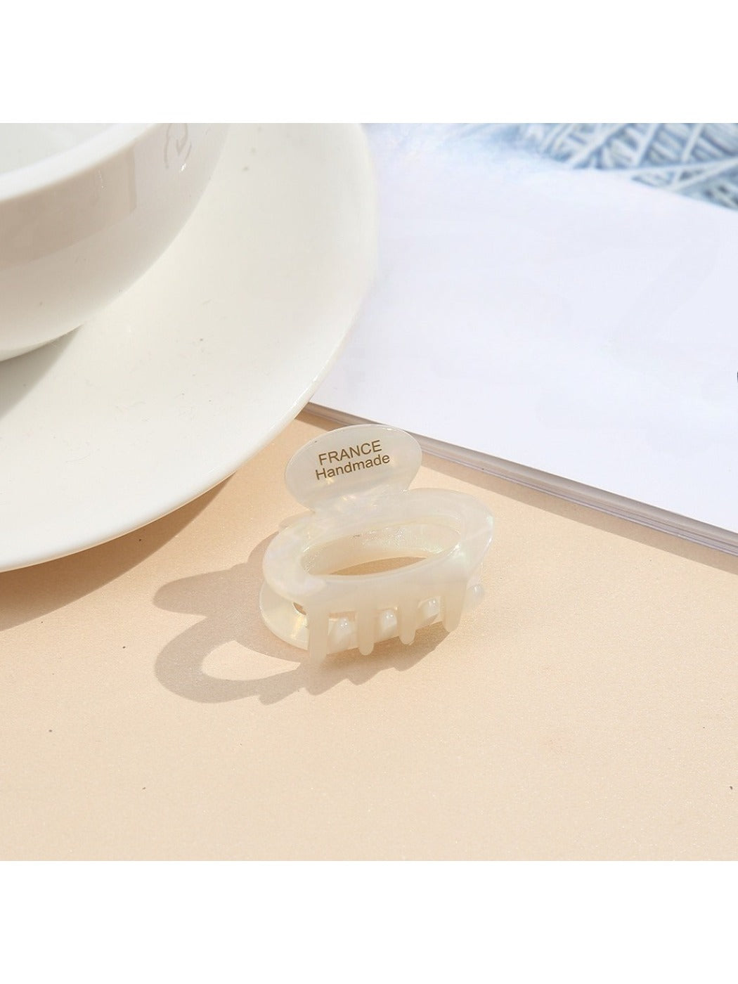 Beau - Cute Oval Acetate Hair Clip