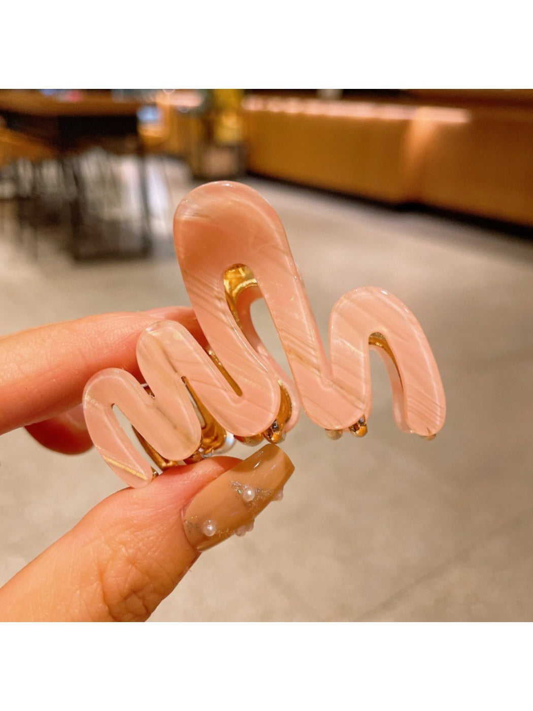 Beau - Elegant Wave Patterned Hair Claw Clip