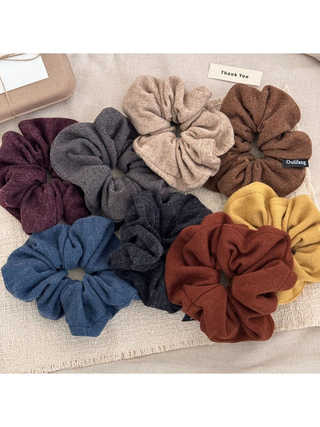 Gifty - Elegant Vintage Hair Scrunchie