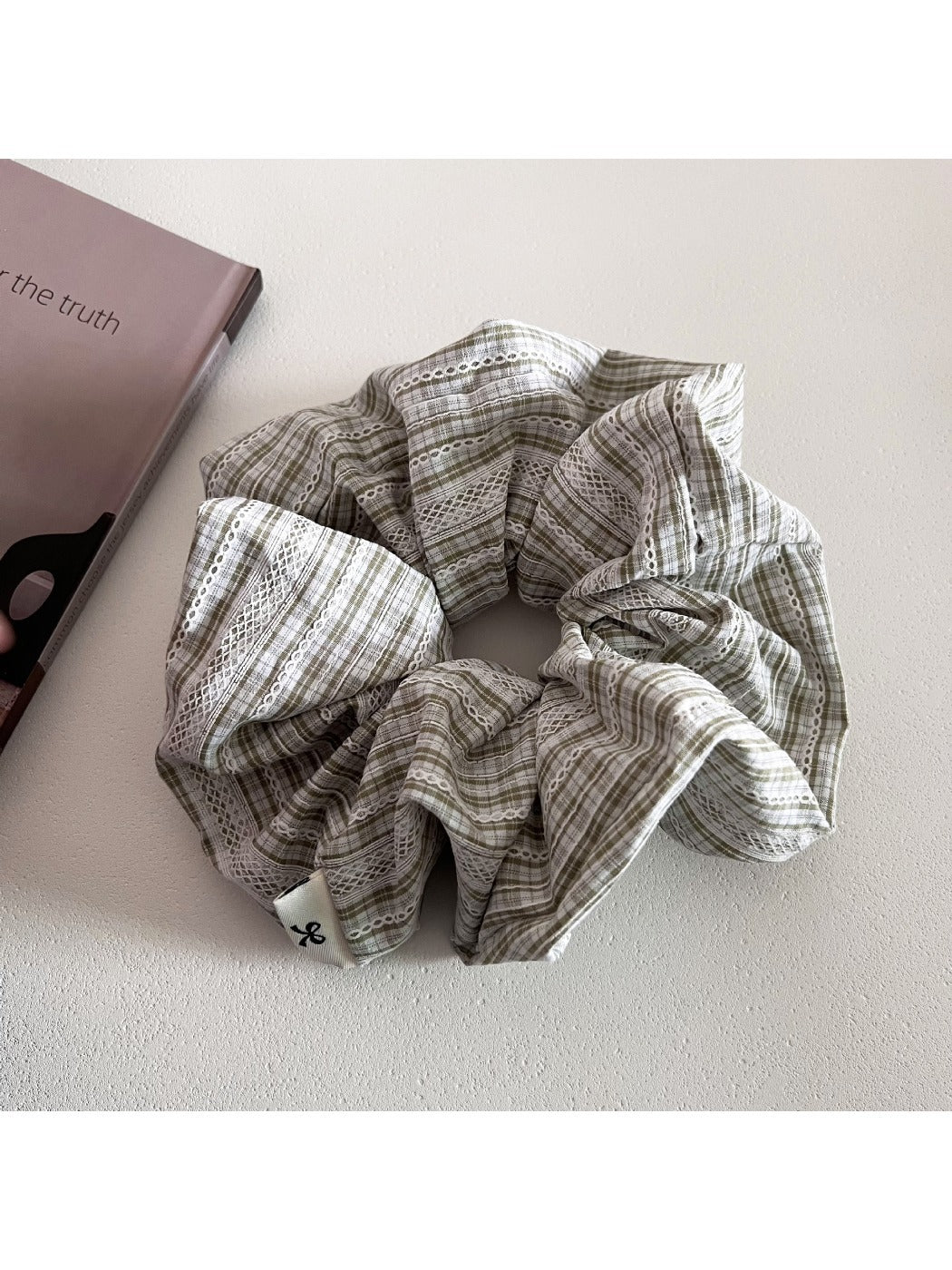 Gifty - Elegant Simple Plaid Scrunchie