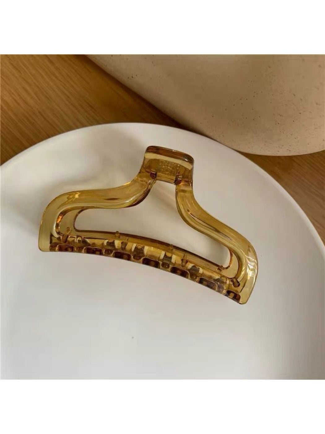 Beau - Transparent Fish Tail Claw Clip
