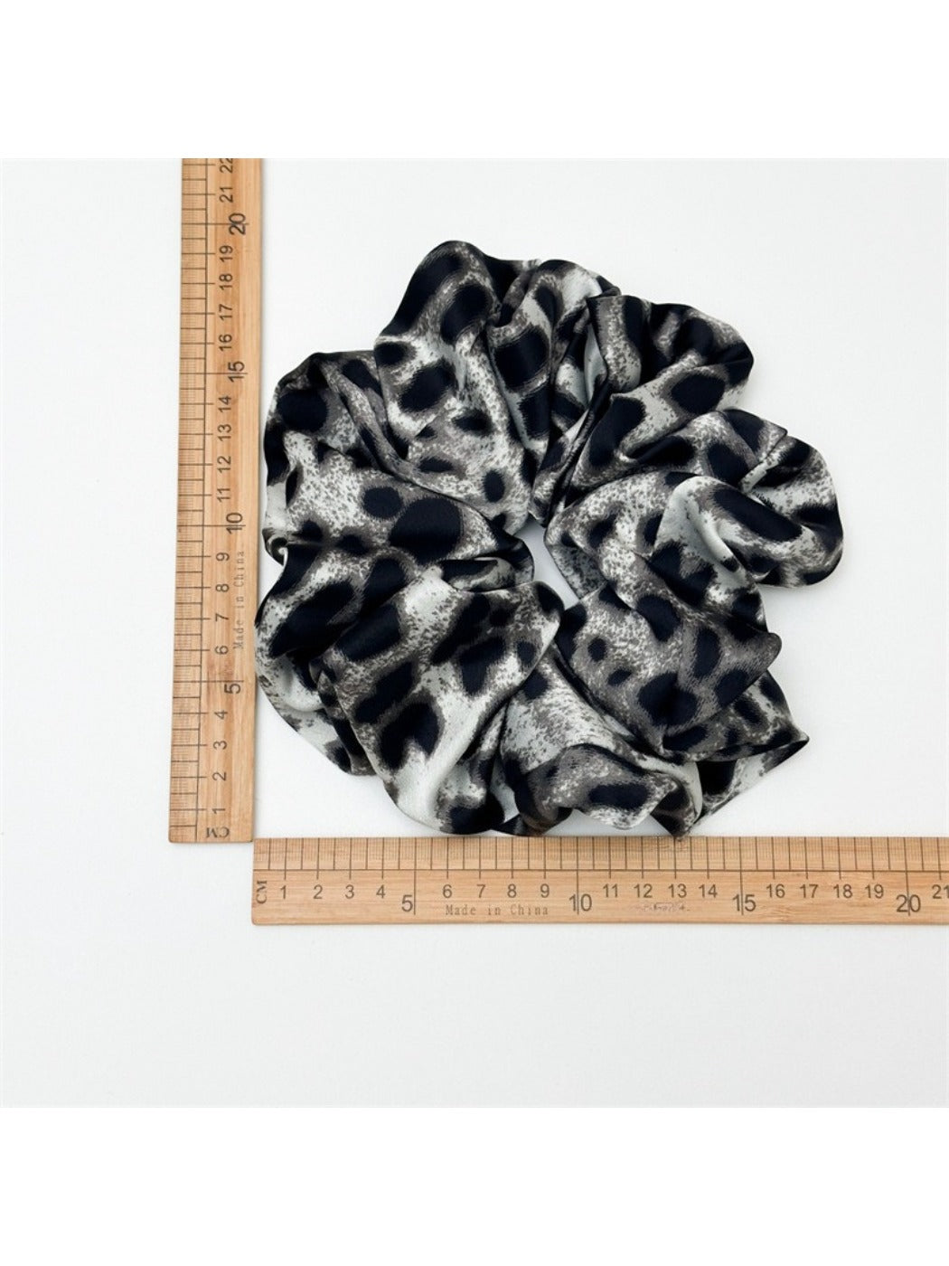 Gifty - Simple Leopard Print Scrunchies