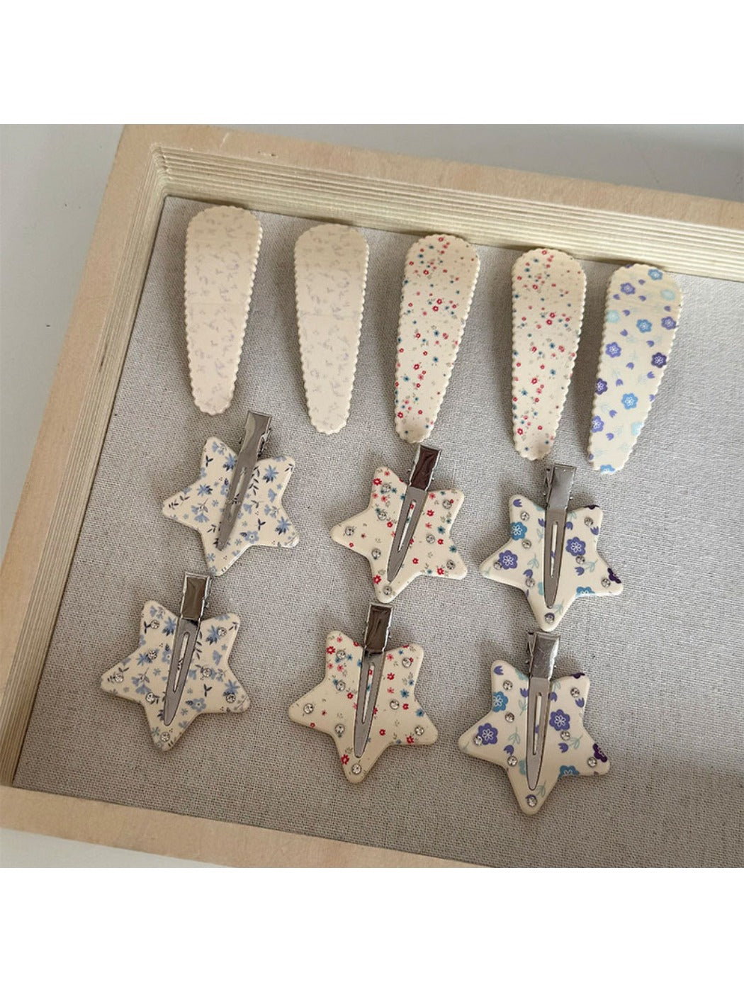 Beau - Oval Star Shaped Floral Print Hair Clip