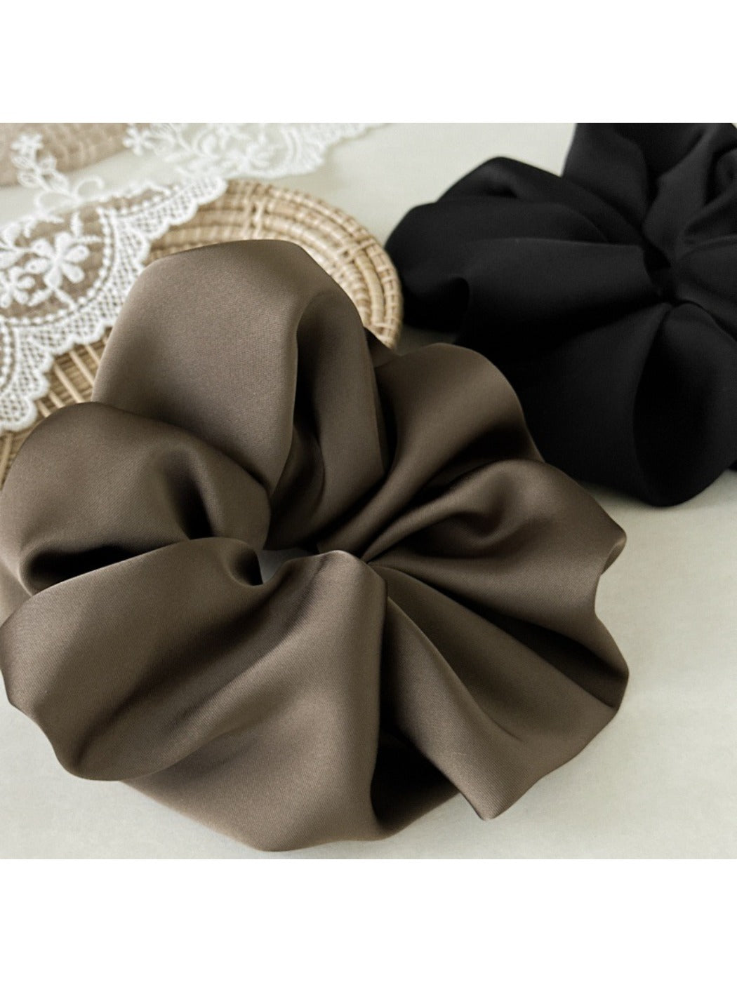 Gifty - Leopard Print Satin Scrunchie