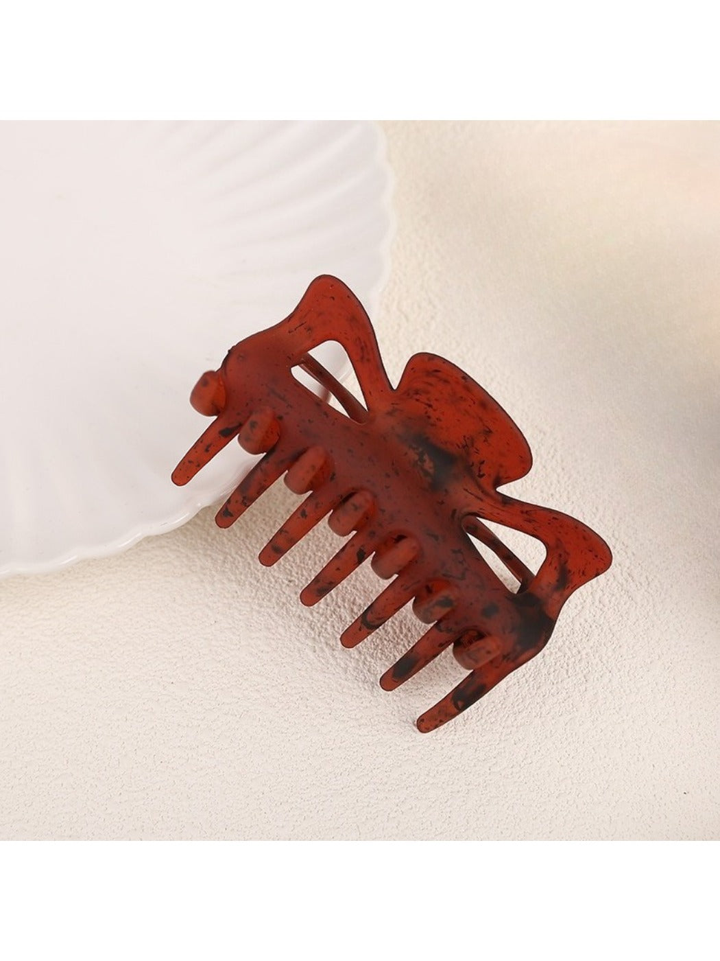 Beau - Retro Minimalist Brown Hair Clip
