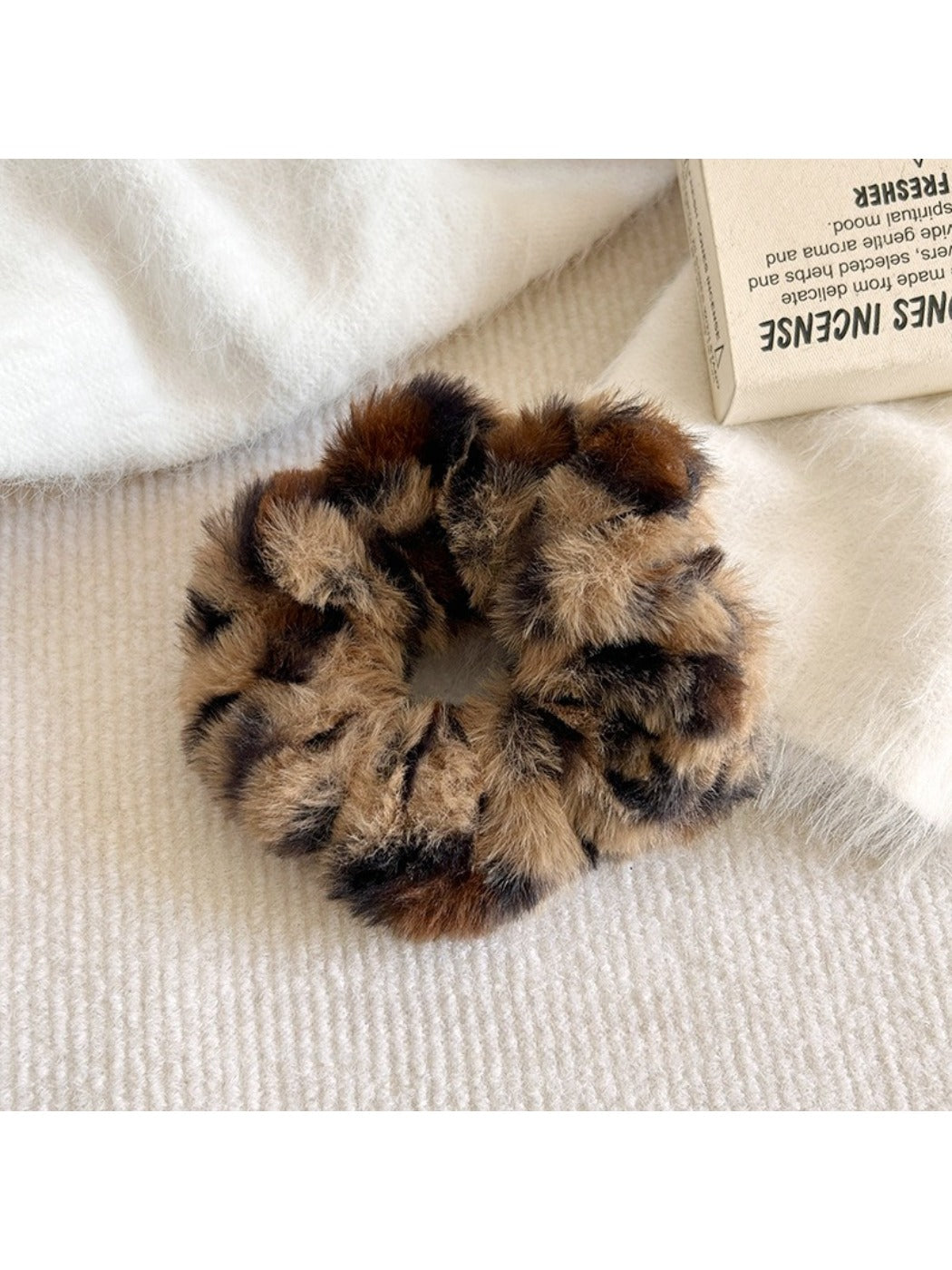 Gifty - Soft Plush Scrunchie Hair Tie