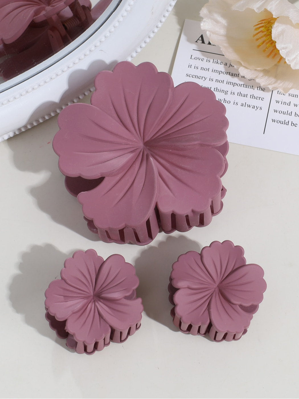 Beau - Matte Flower Shape Plastic Alloy Claw Clip