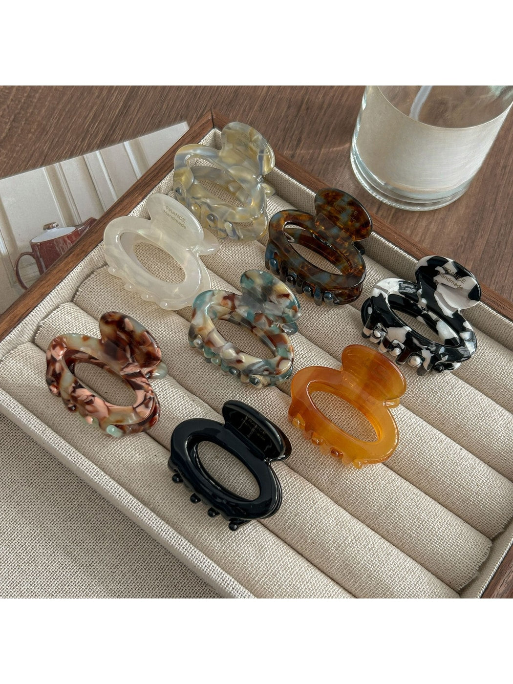 Beau - Retro Acetate Fiber Oval Claw Hair Clip