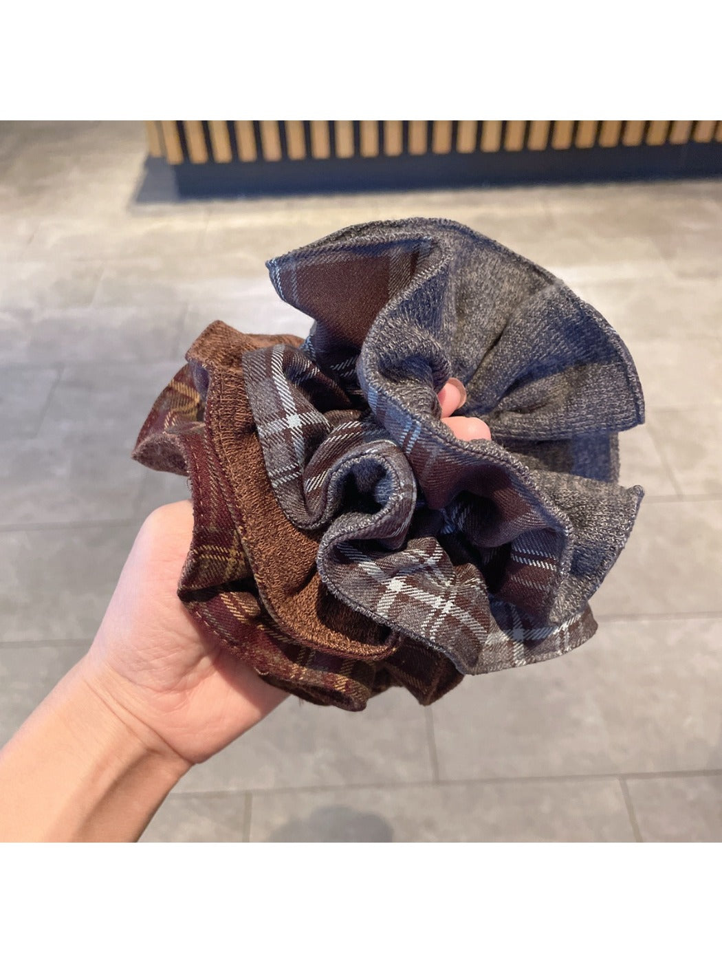 Gifty - Chunky Fall Plaid Scrunchie