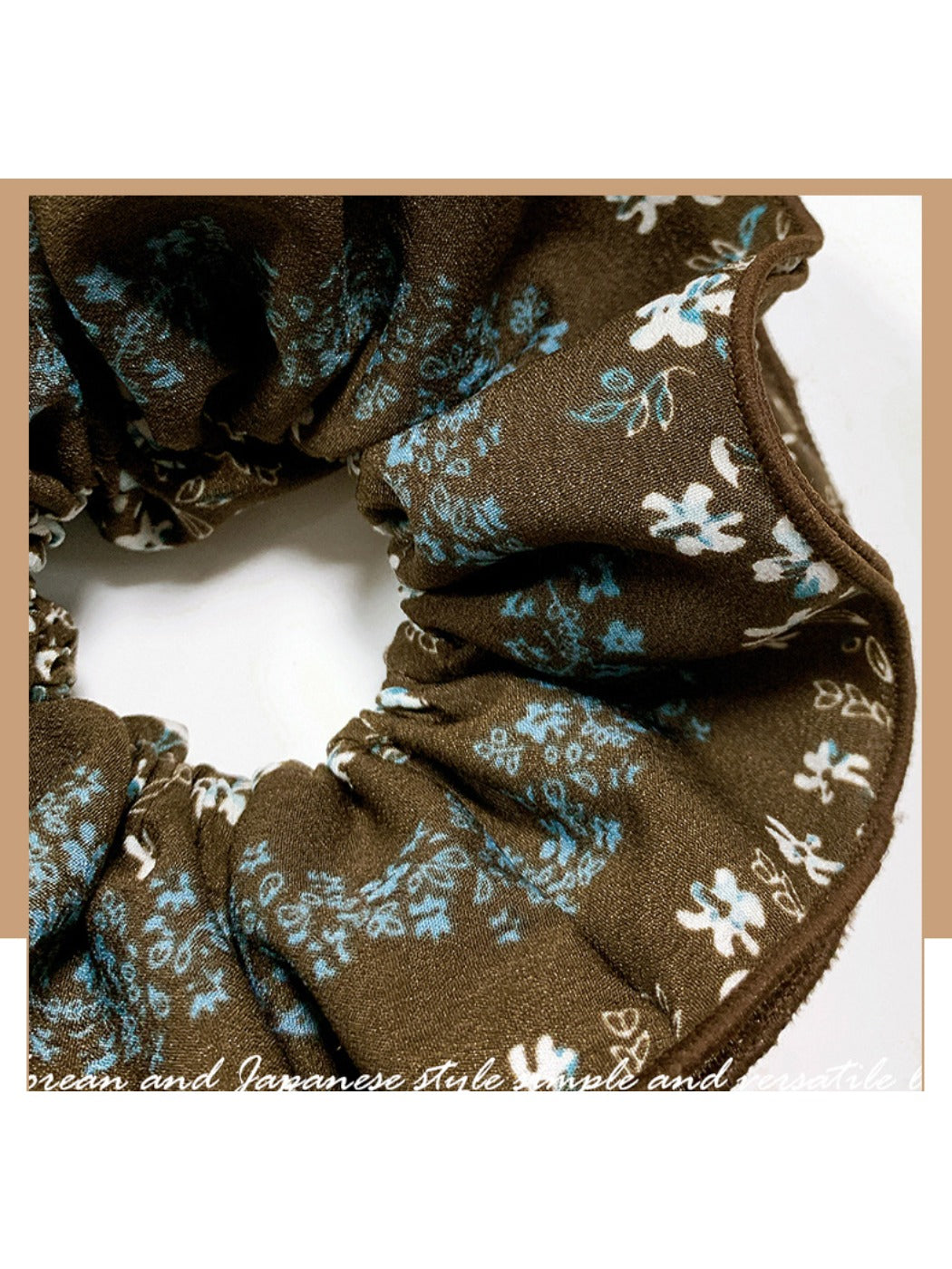 Gifty - Elegant Vintage Floral Scrunchie