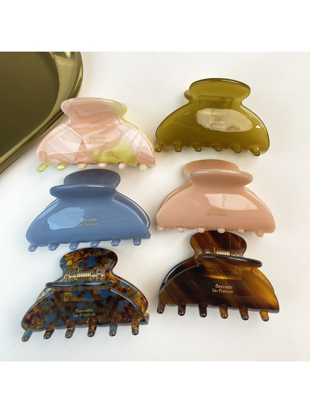 Beau - Ripple-Shaped Shark Clip
