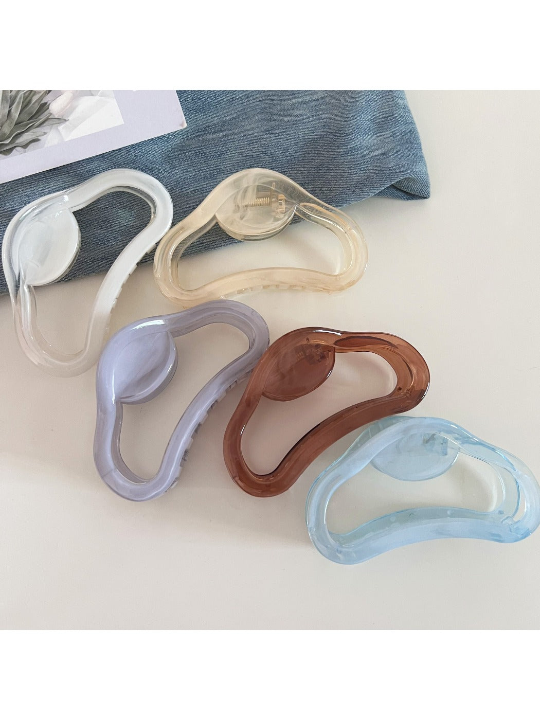 Beau - Solid Color Cloud Shaped Hollow Claw Clip