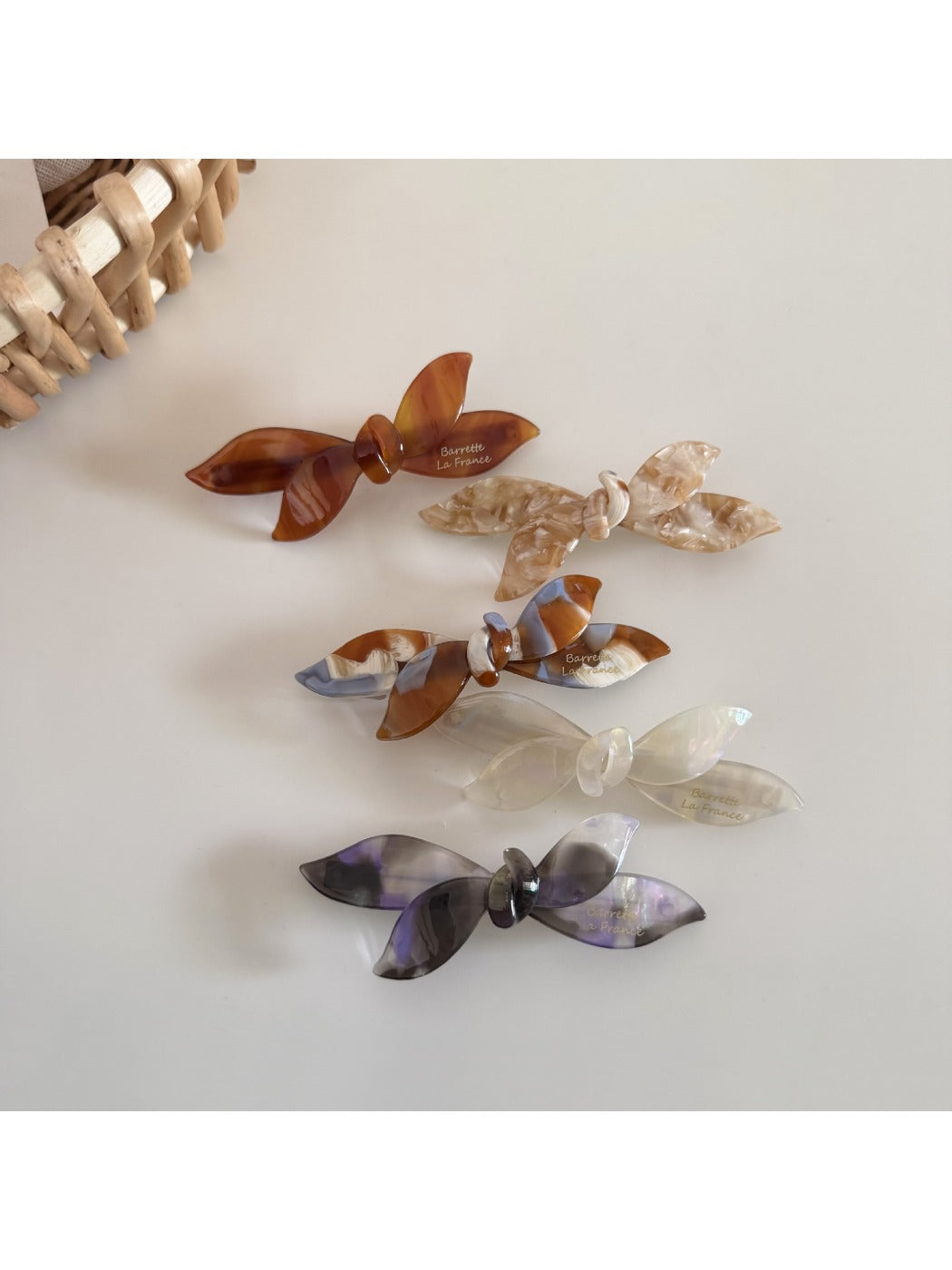 Beau retro bow hair clip made of tortoiseshell acetate, close-up view
