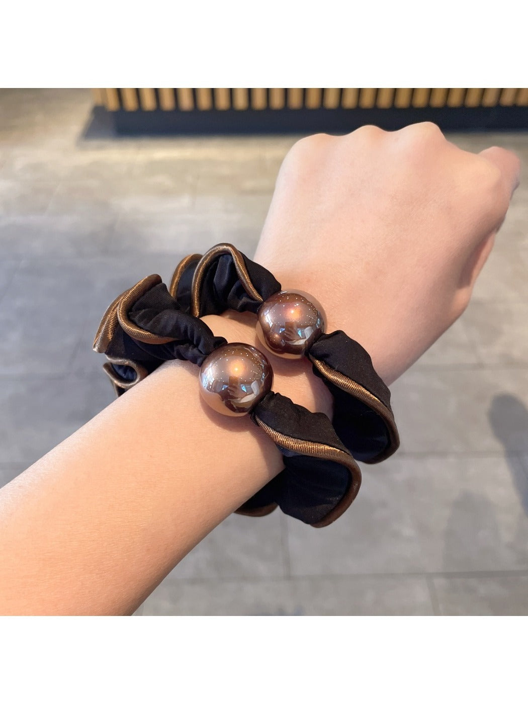 Gifty - Leopard Print Edging Hair Scrunchie