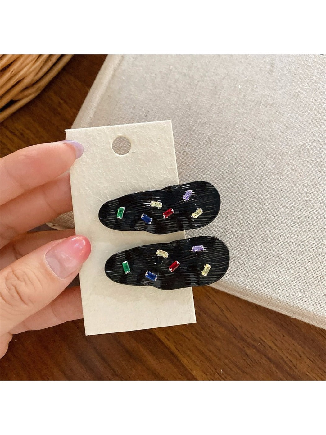 Beau - Minimalist Undulating Teardrop Hair Clip