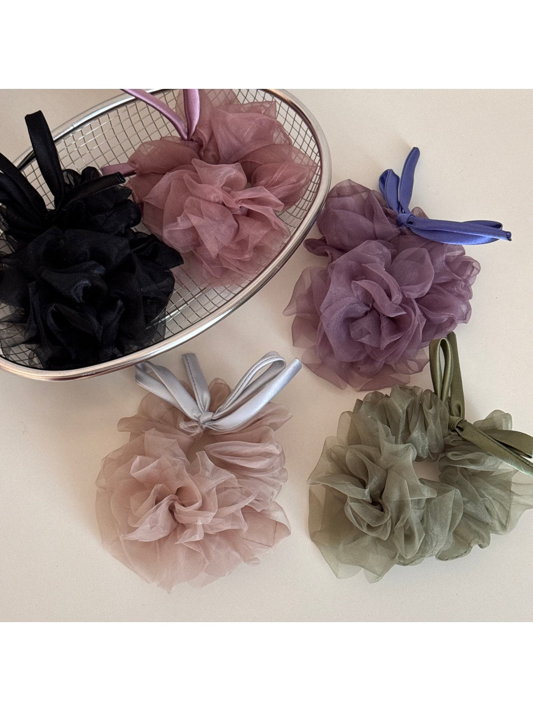 Gifty - Floral Ruffled Mesh Bow Scrunchie