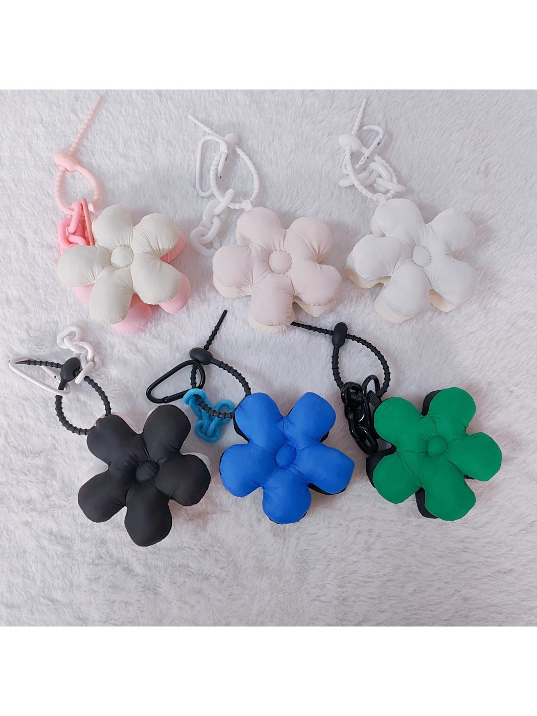 Keypus - Two-Tone Five-Petal Flower Keychain