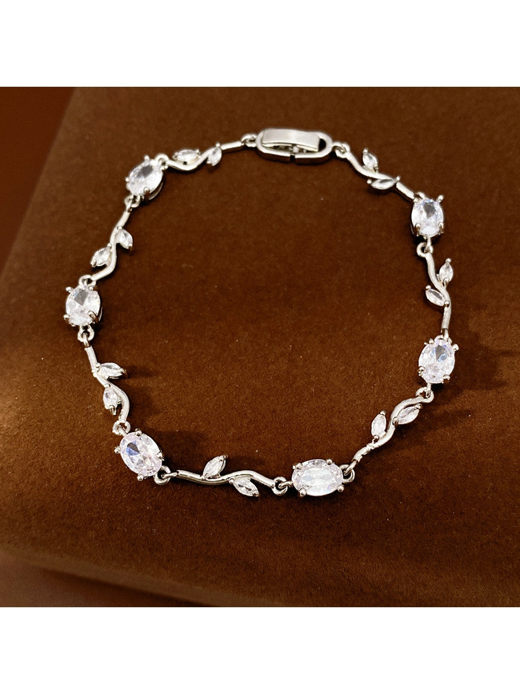 Lovra - Alloy Oval Flower Synthetic Zircon Bracelet
