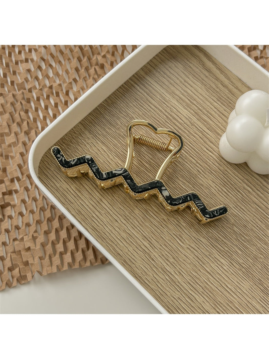 Beau wavy metal claw clip close-up of metal finish and edges