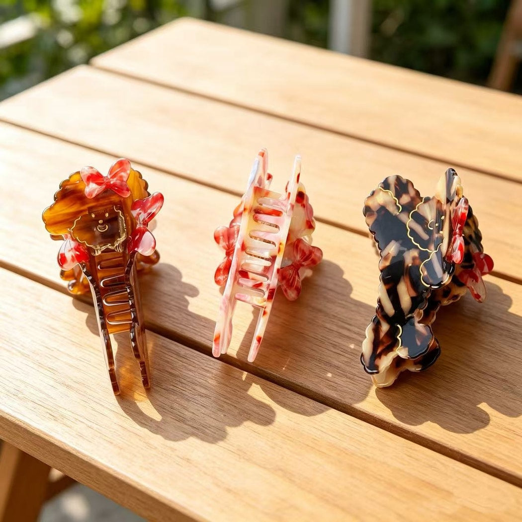 Beau - Bow Dog Design Scalloped Claw Clip