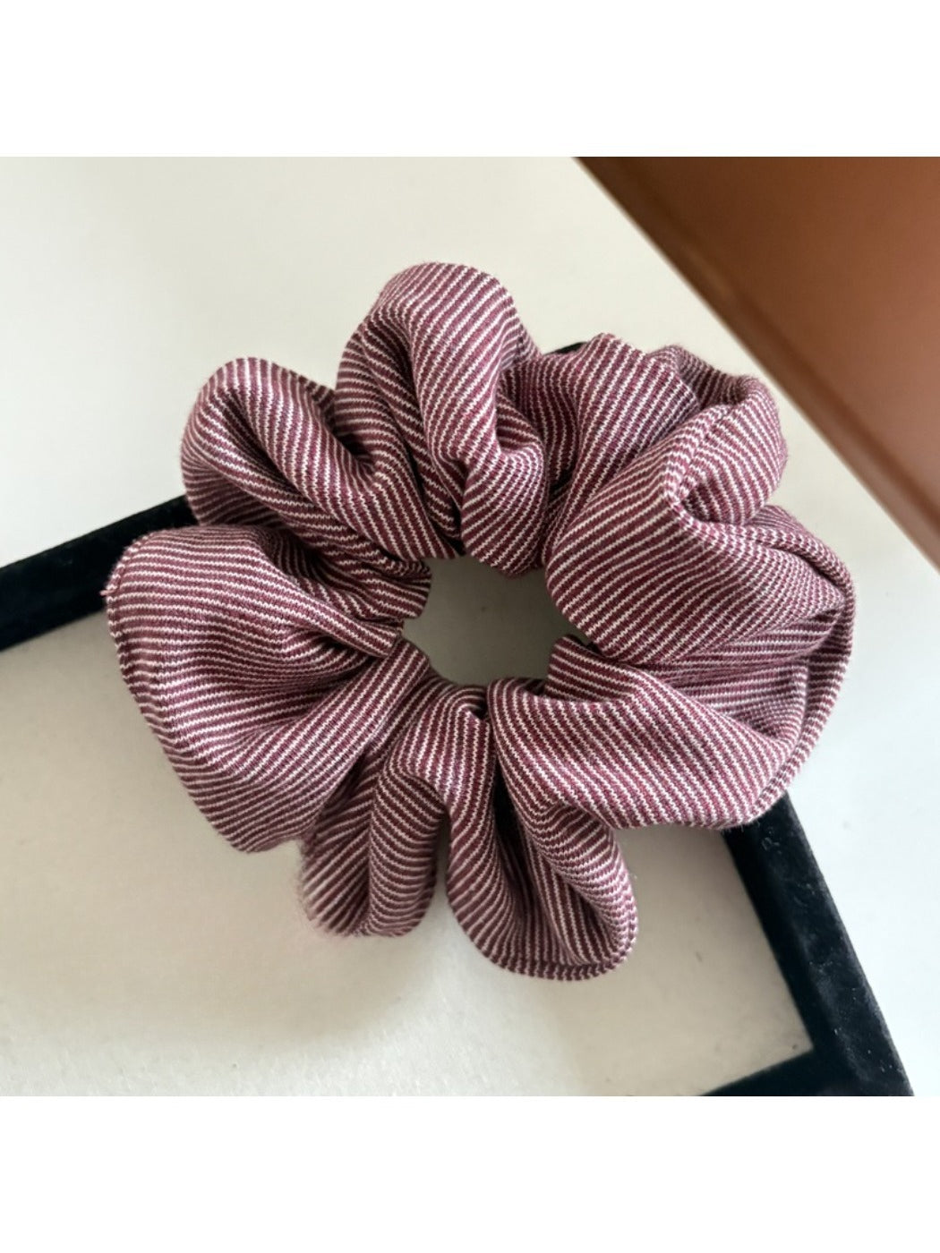 Gifty - Sweet Knit Striped Scrunchie