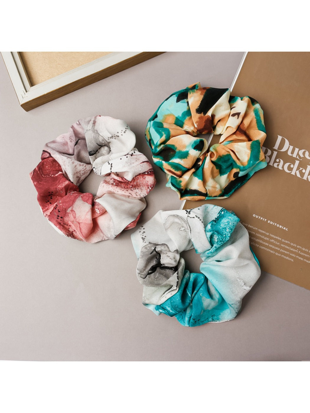 Gifty - Stylish Vintage Vacation Style Print Scrunchie