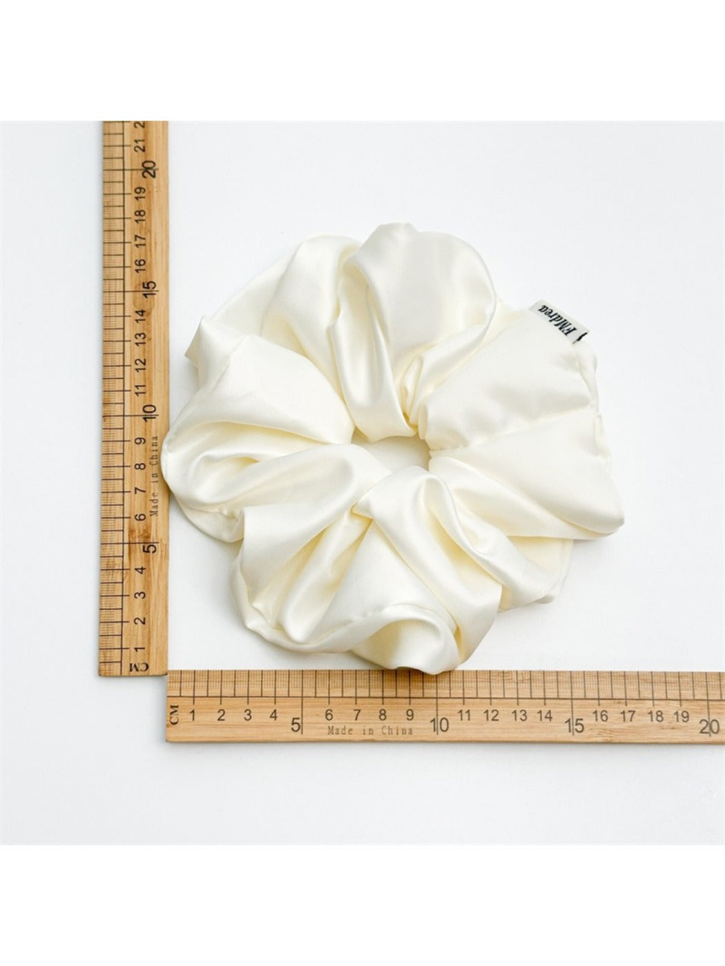 Gifty - Elegant Satin Hair Scrunchie