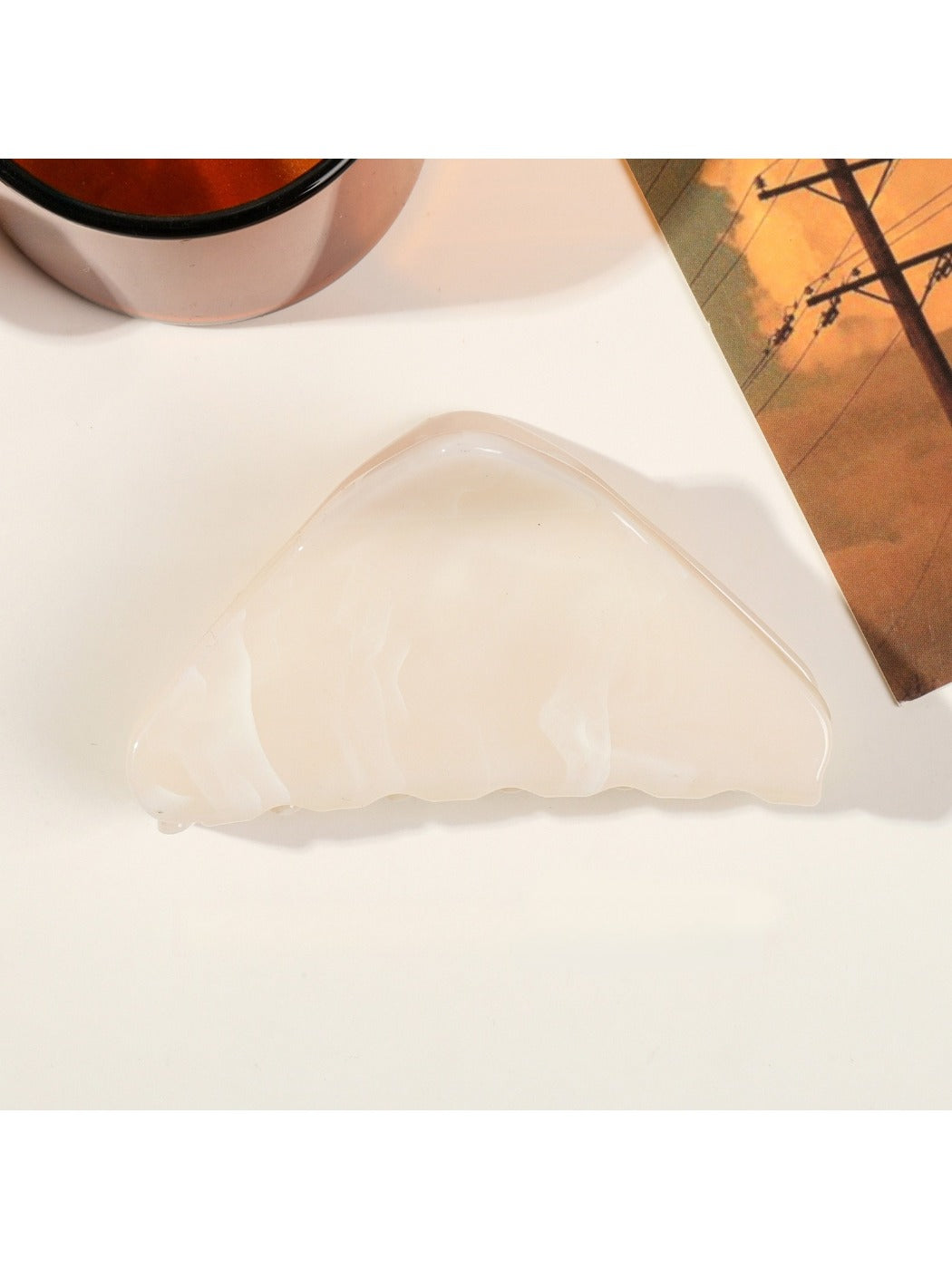 Beau - Marble Pattern Triangular Hair Claw