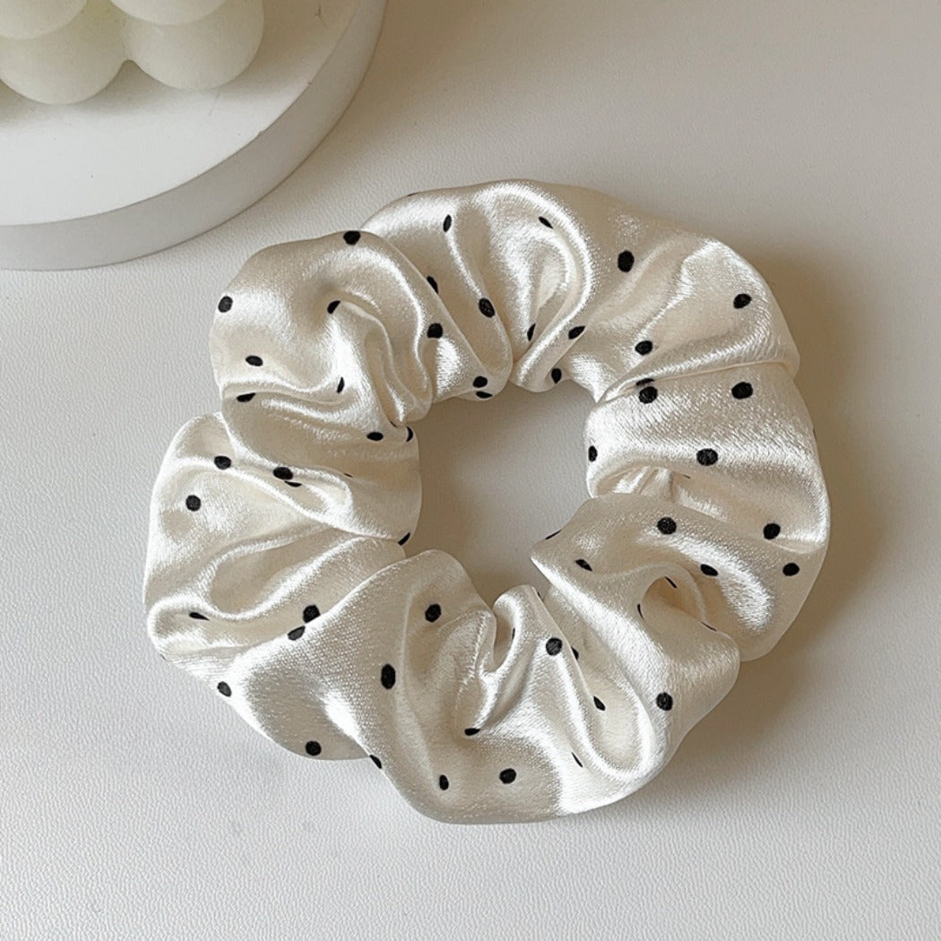 Gifty - Polka Dot Scrunchie