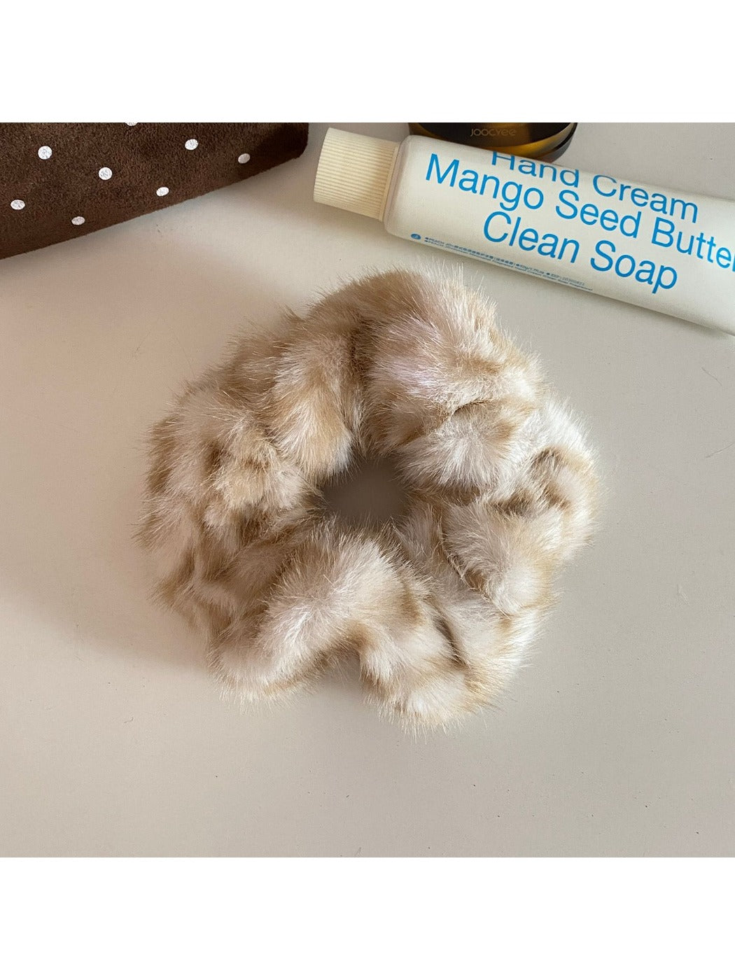 Gifty - Leopard Print Furry Scrunchies