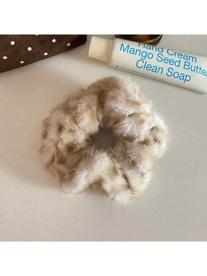 Gifty - Leopard Print Furry Scrunchies