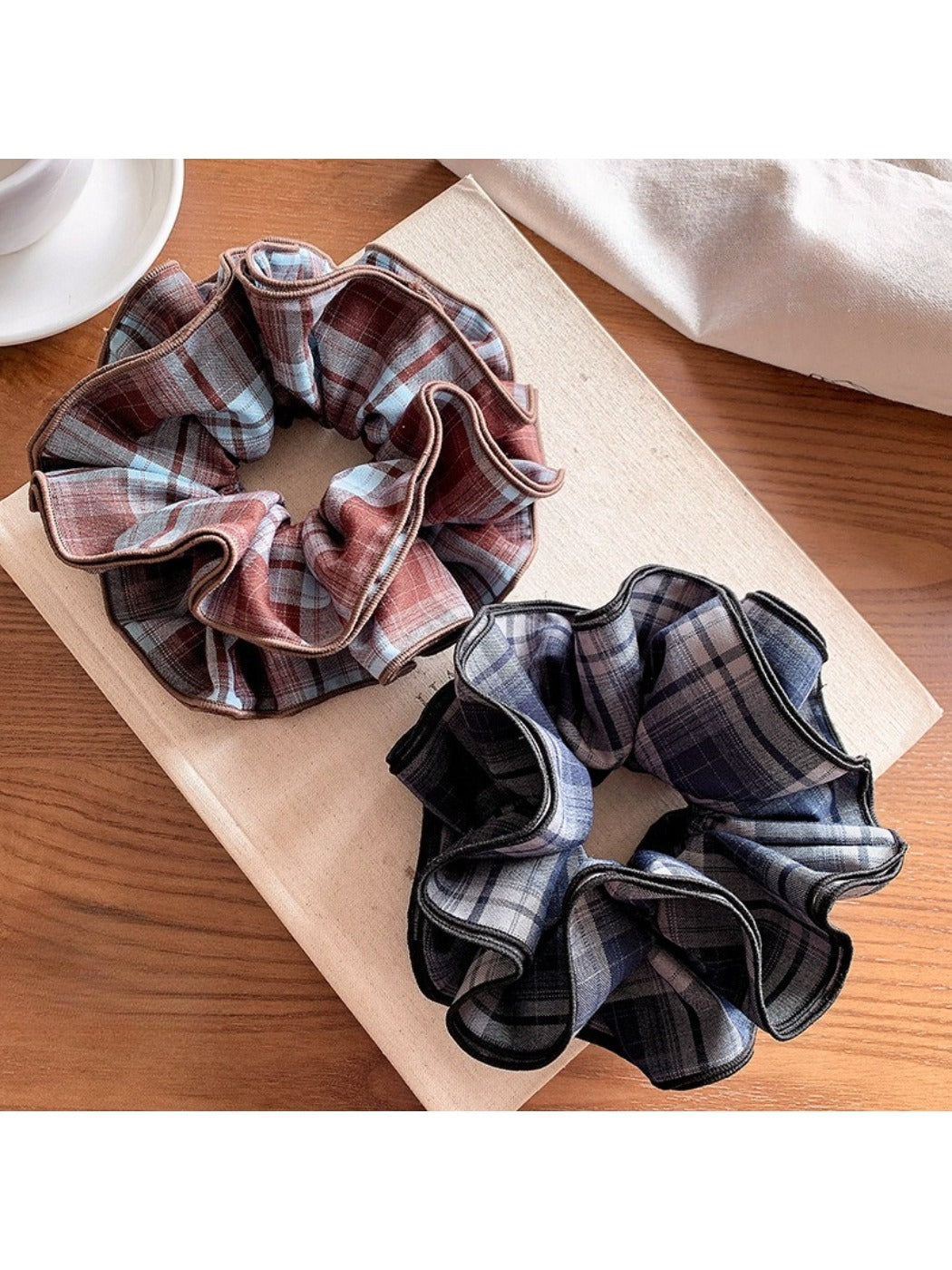 Gifty - Plaid Scrunchie Hair Tie