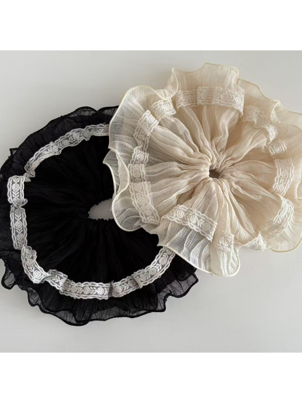 Gifty - Ruffled Lace Trim Vintage Style Scrunchie