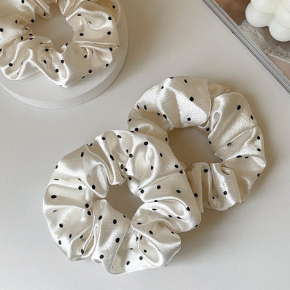 Gifty - Polka Dot Scrunchie