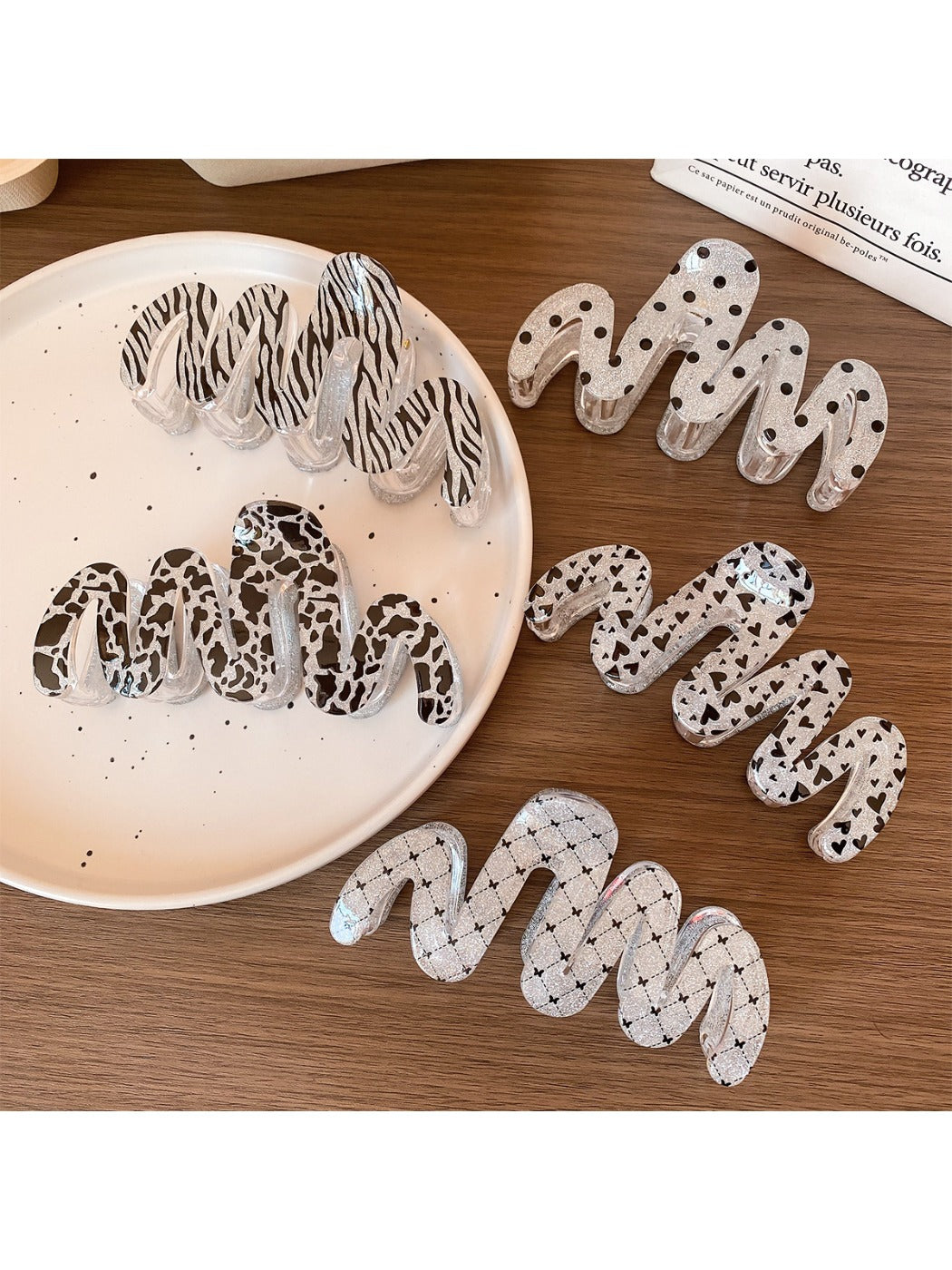 Beau - Elegant Wavy Claw Clip