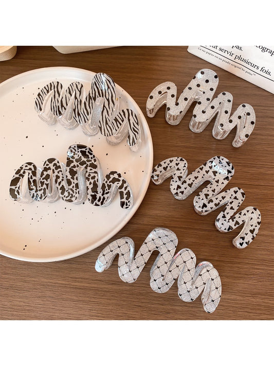 Beau - Elegant Wavy Claw Clip