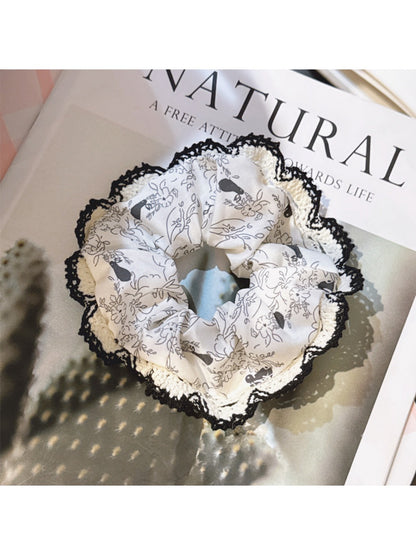 Gifty - Chic Black Floral Lace Scrunchie