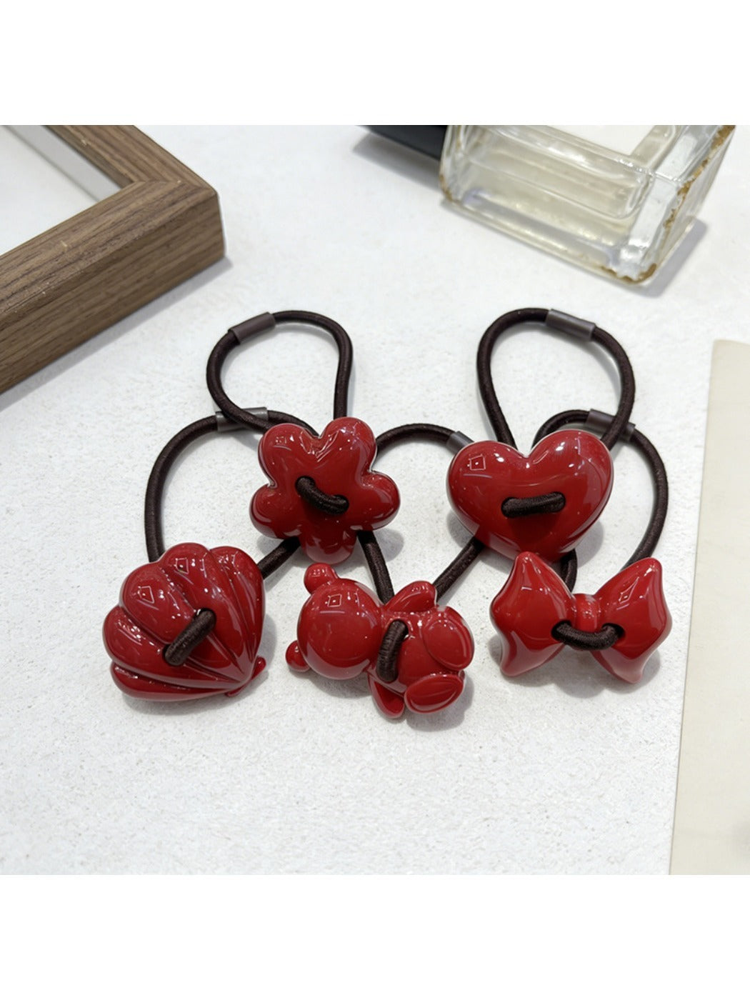 Gifty - Versatile Red Hair Tie