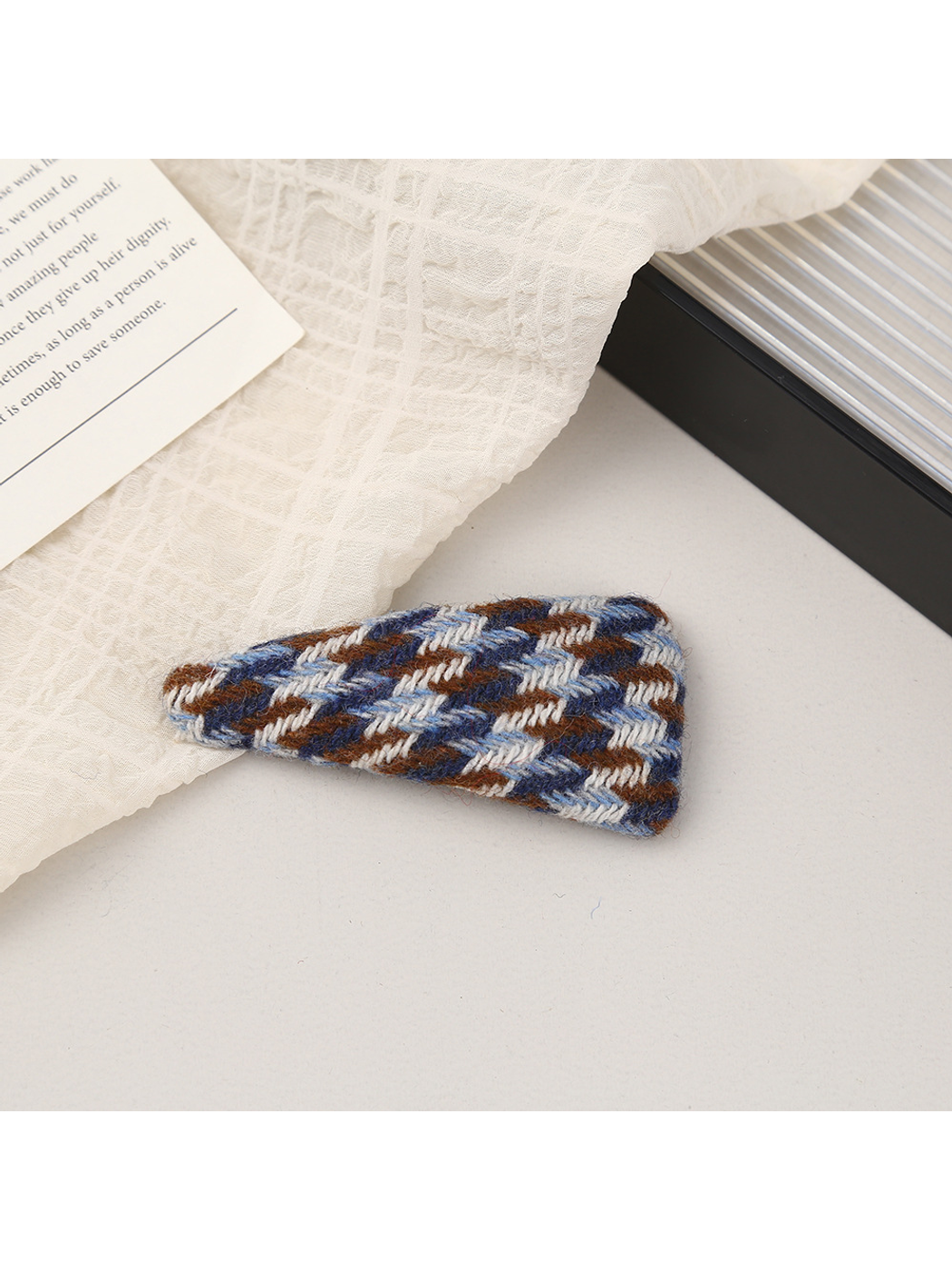 Beau - Geometric Oval Houndstooth Hair Clip