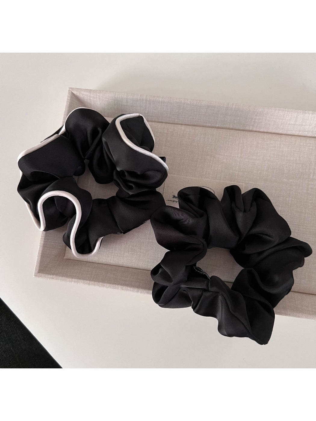 Gifty - Luxury Satin Scrunchie Hair Ties