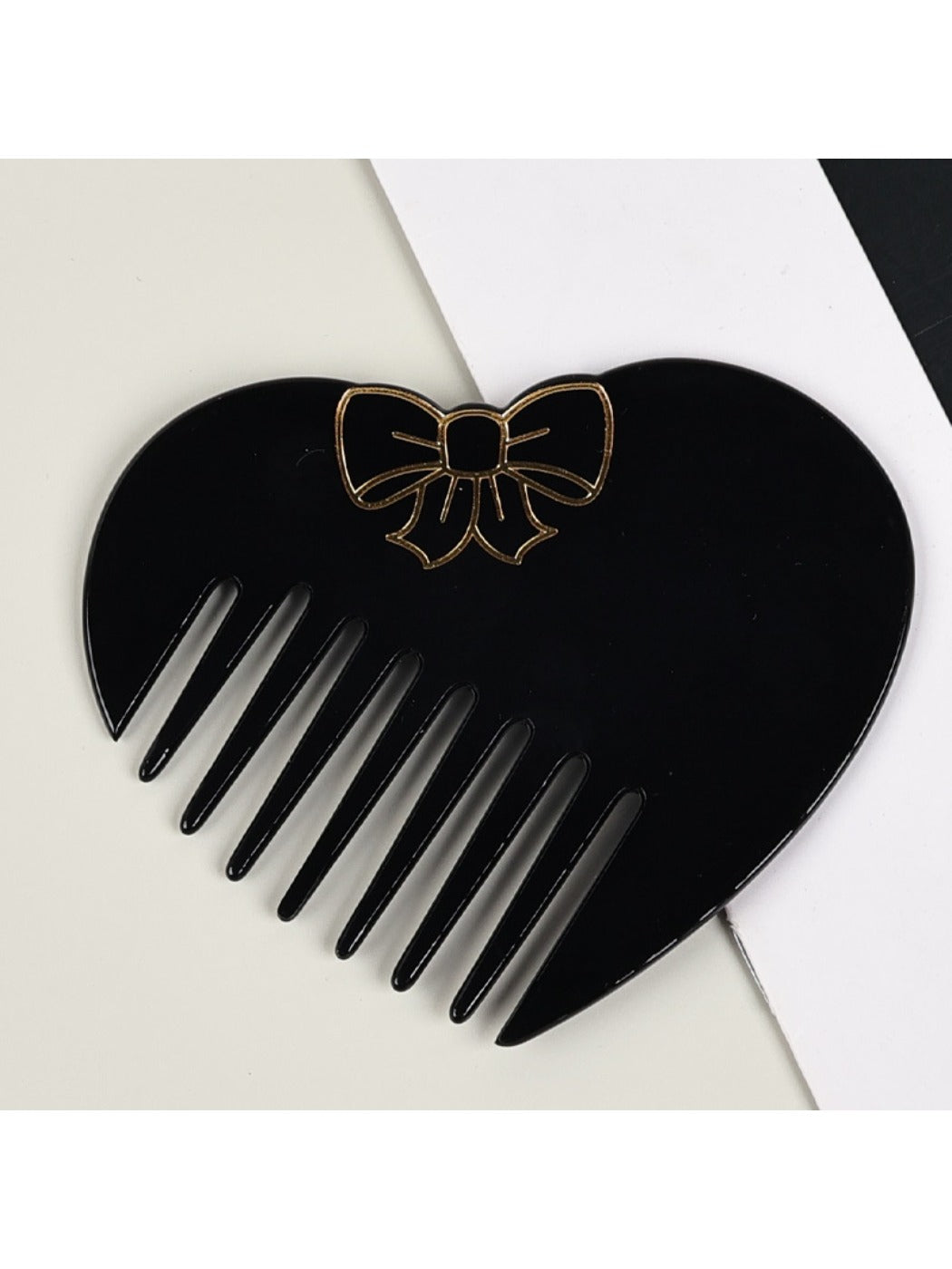 Camerow - Compact Heart Shaped Comb