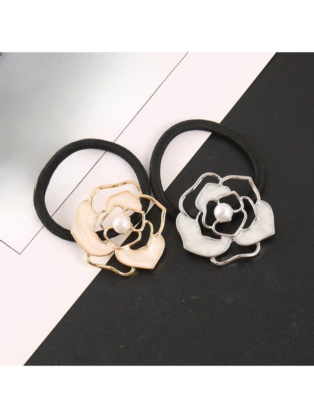 Gifty - Hollow Flower-Shaped Hair Tie