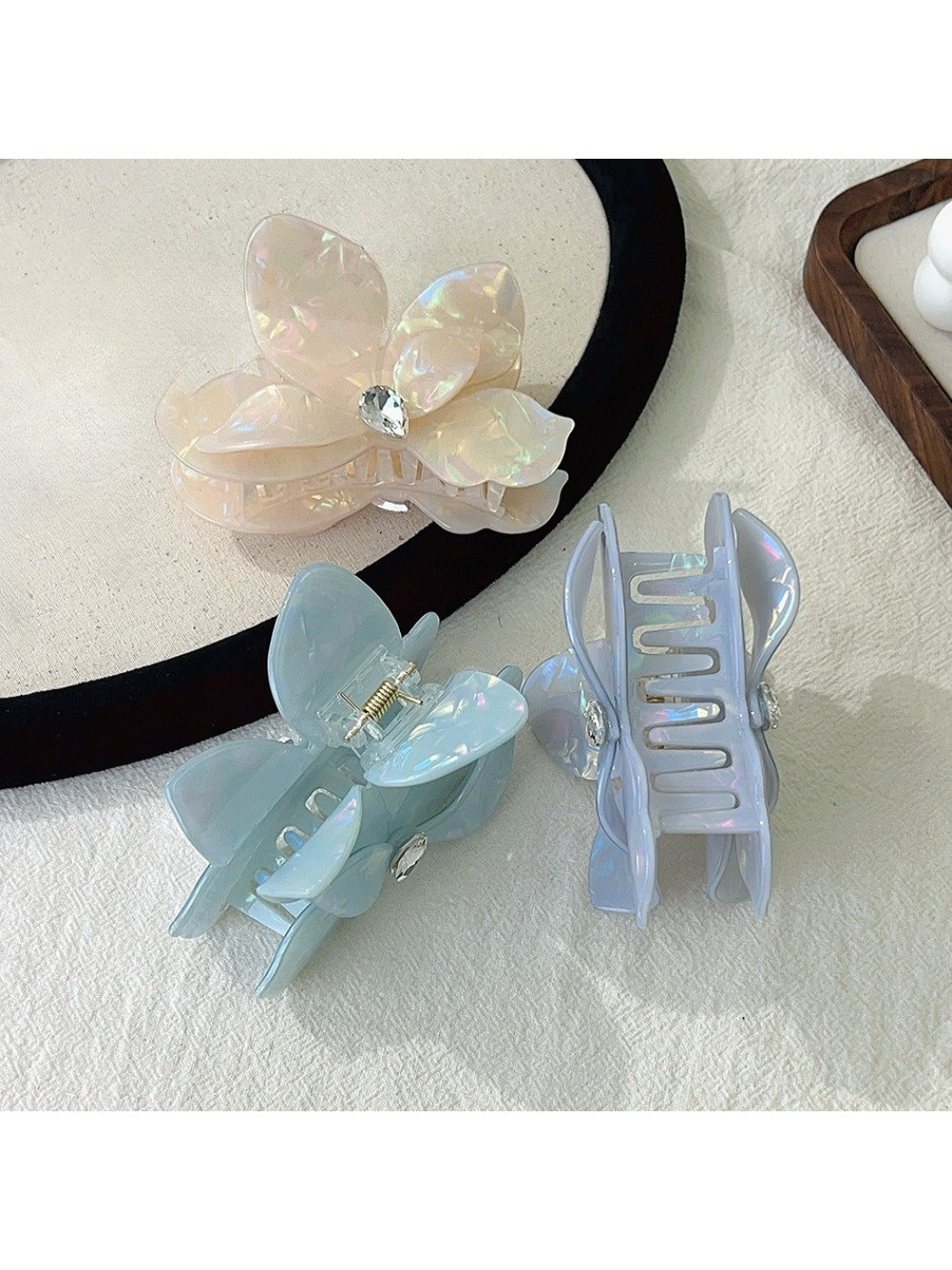 Beau - Elegant Acetate Petal Shaped Hair Clip