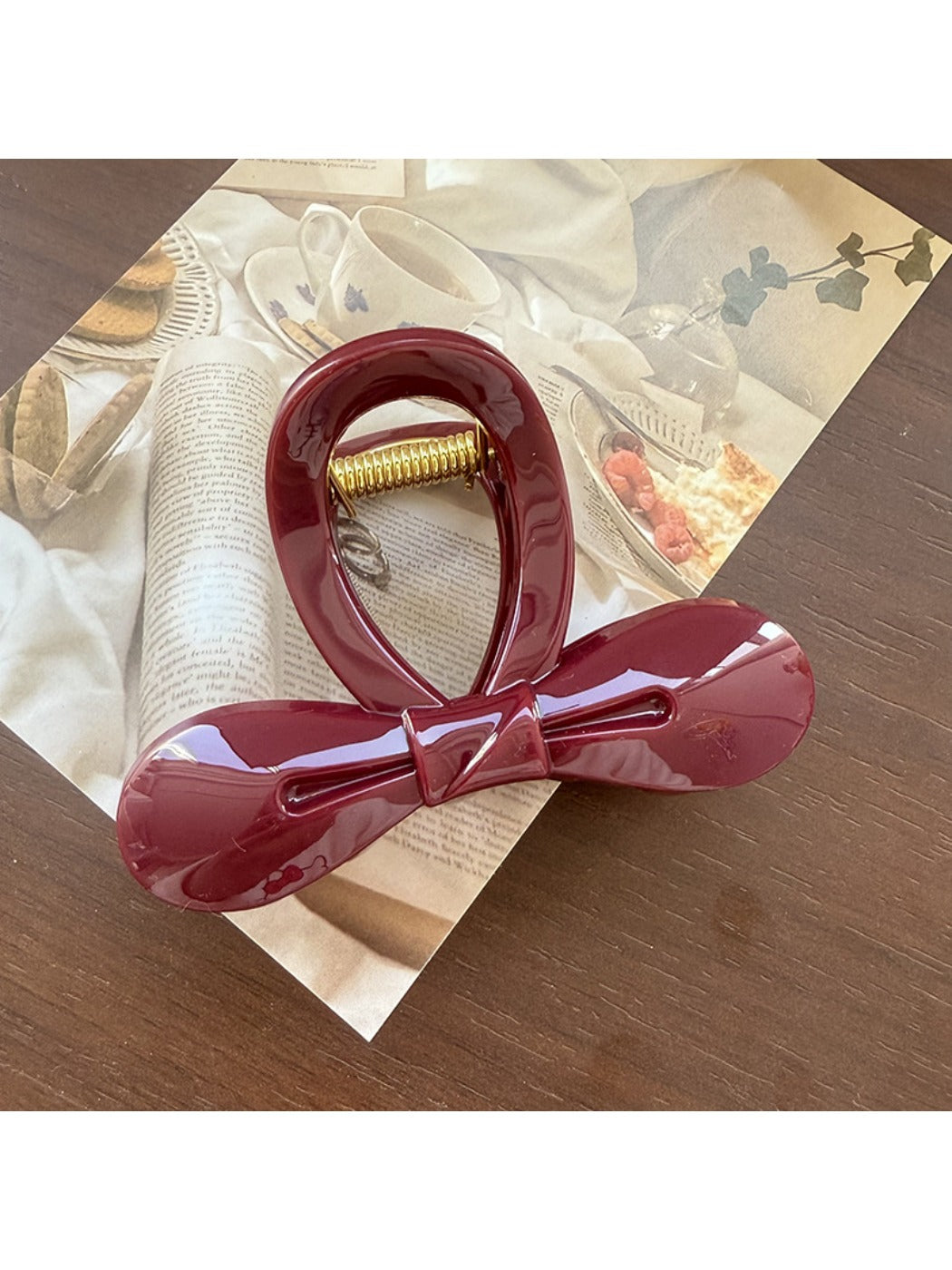 Beau - Cutout Bow Tie Hair Claw Clip