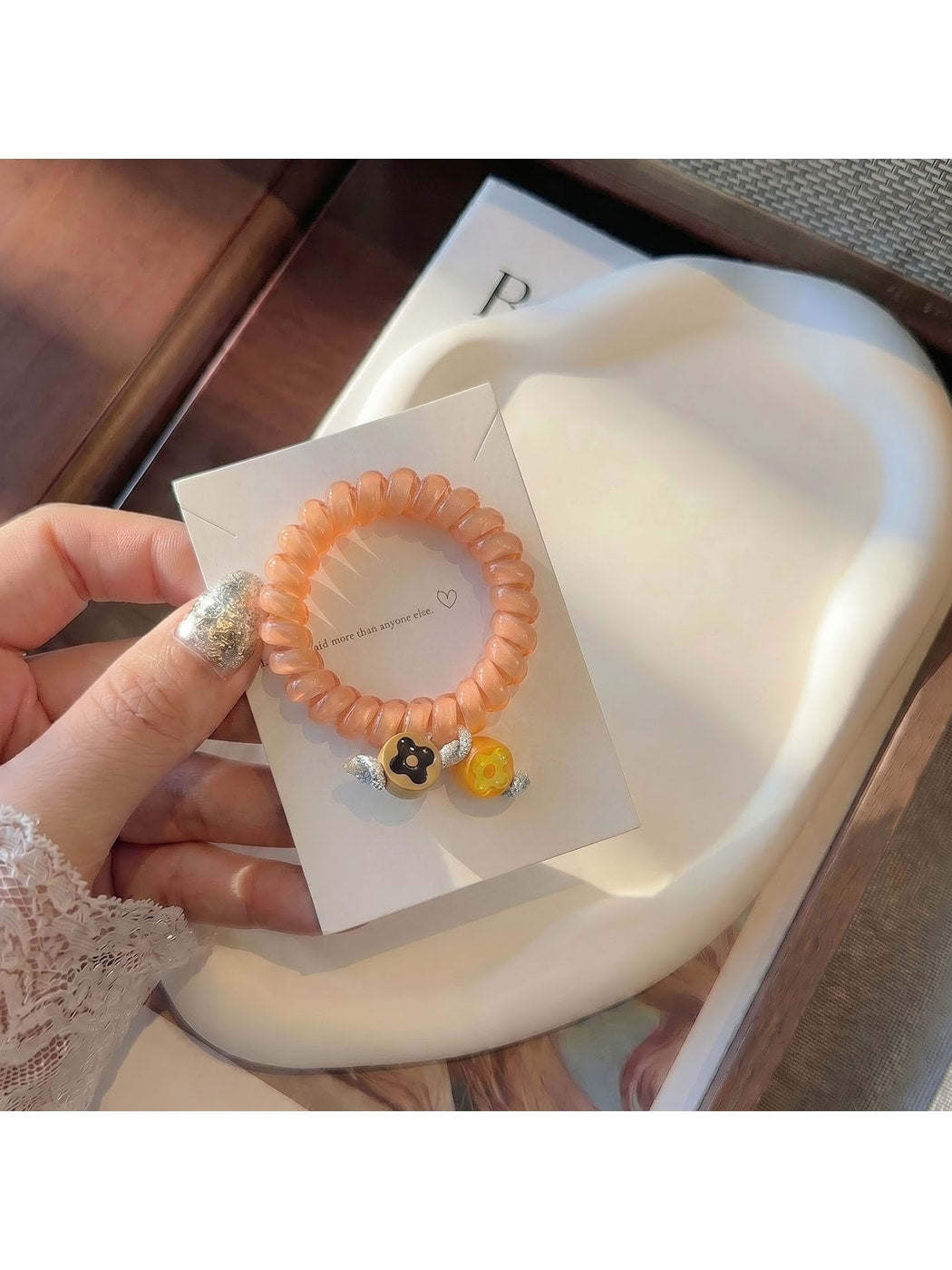 Gifty - Plastic Flower Bead Spiral Hair Tie