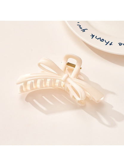 Beau - Curved Plastic Bow Hair Styling Claw Clip