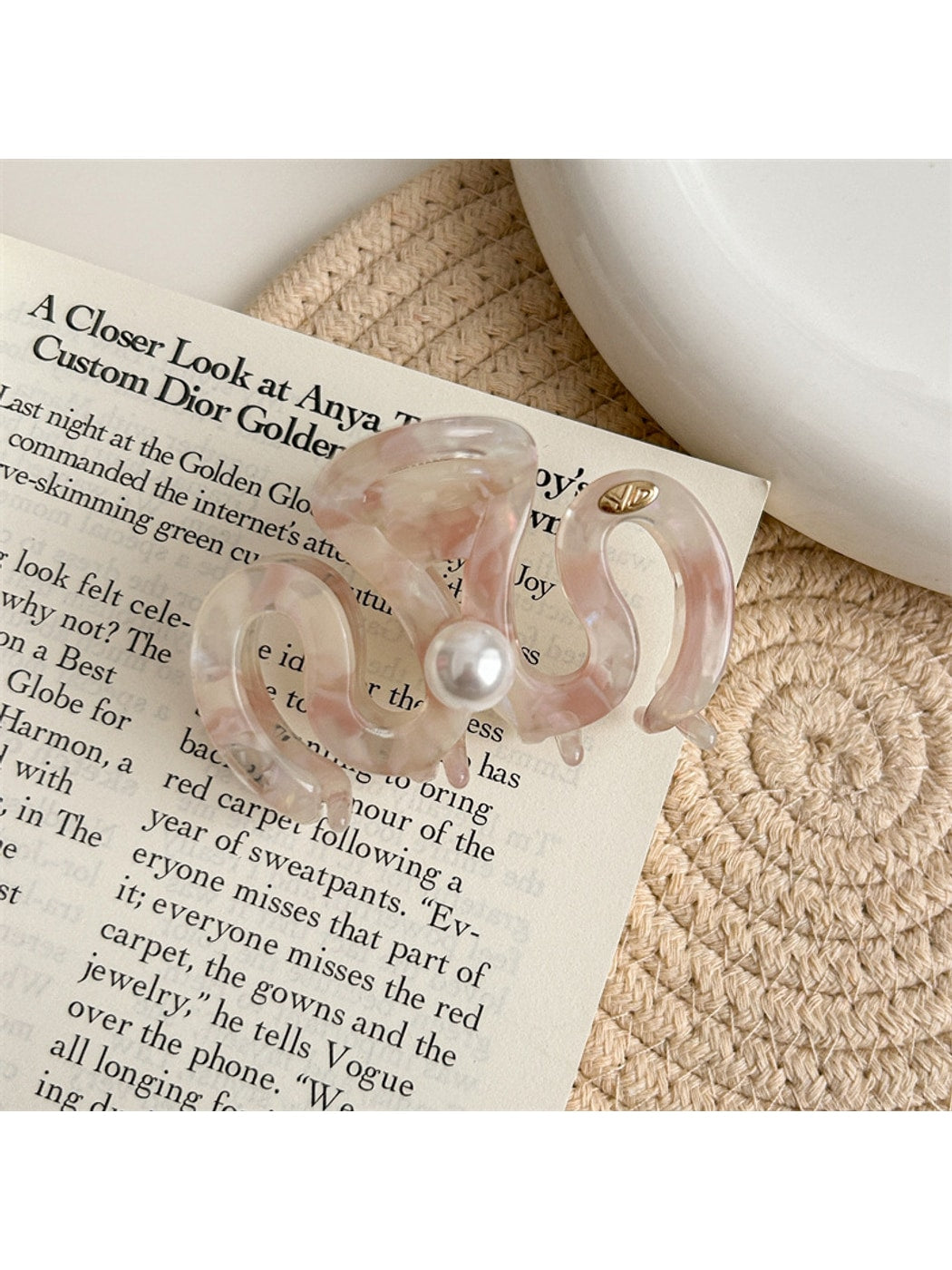 Beau - M-Shaped Acetate Letter Detail Claw Clip