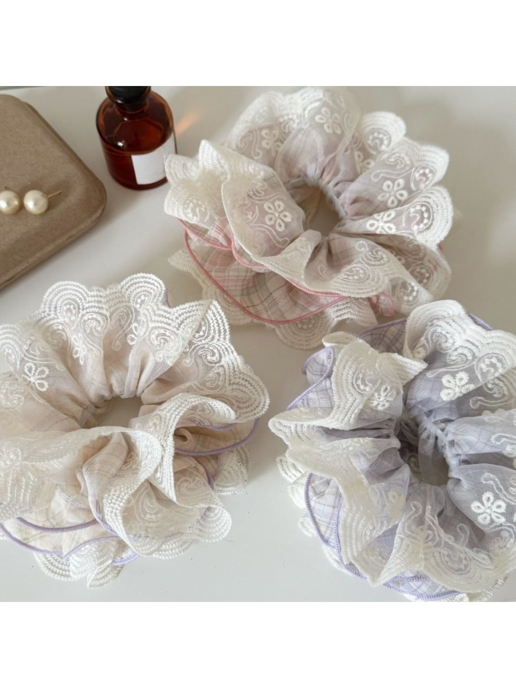 Gifty - Sweet Plaid Lace Scrunchie