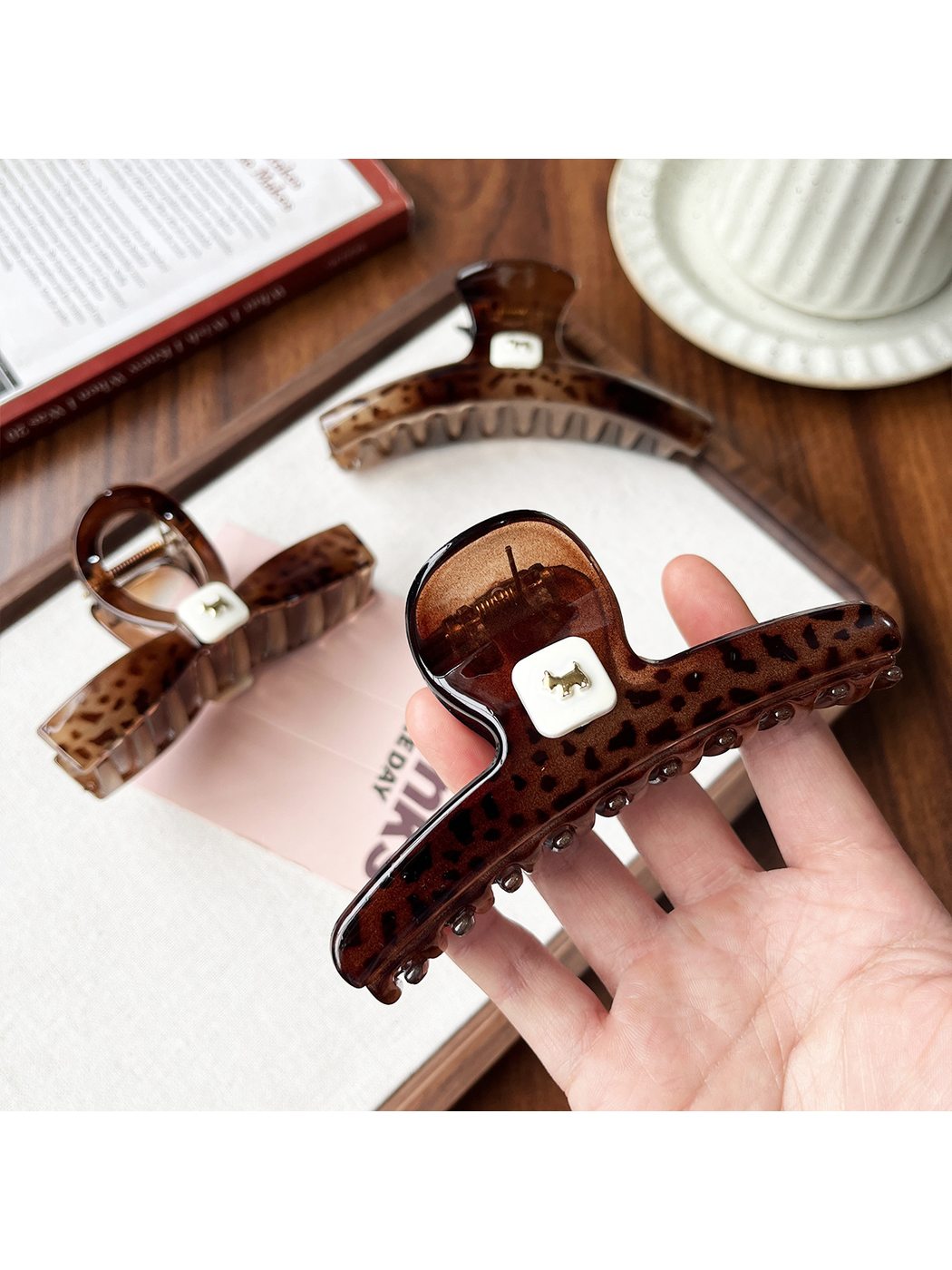 Beau - Leopard Pattern Plastic Geometric Claw Clip