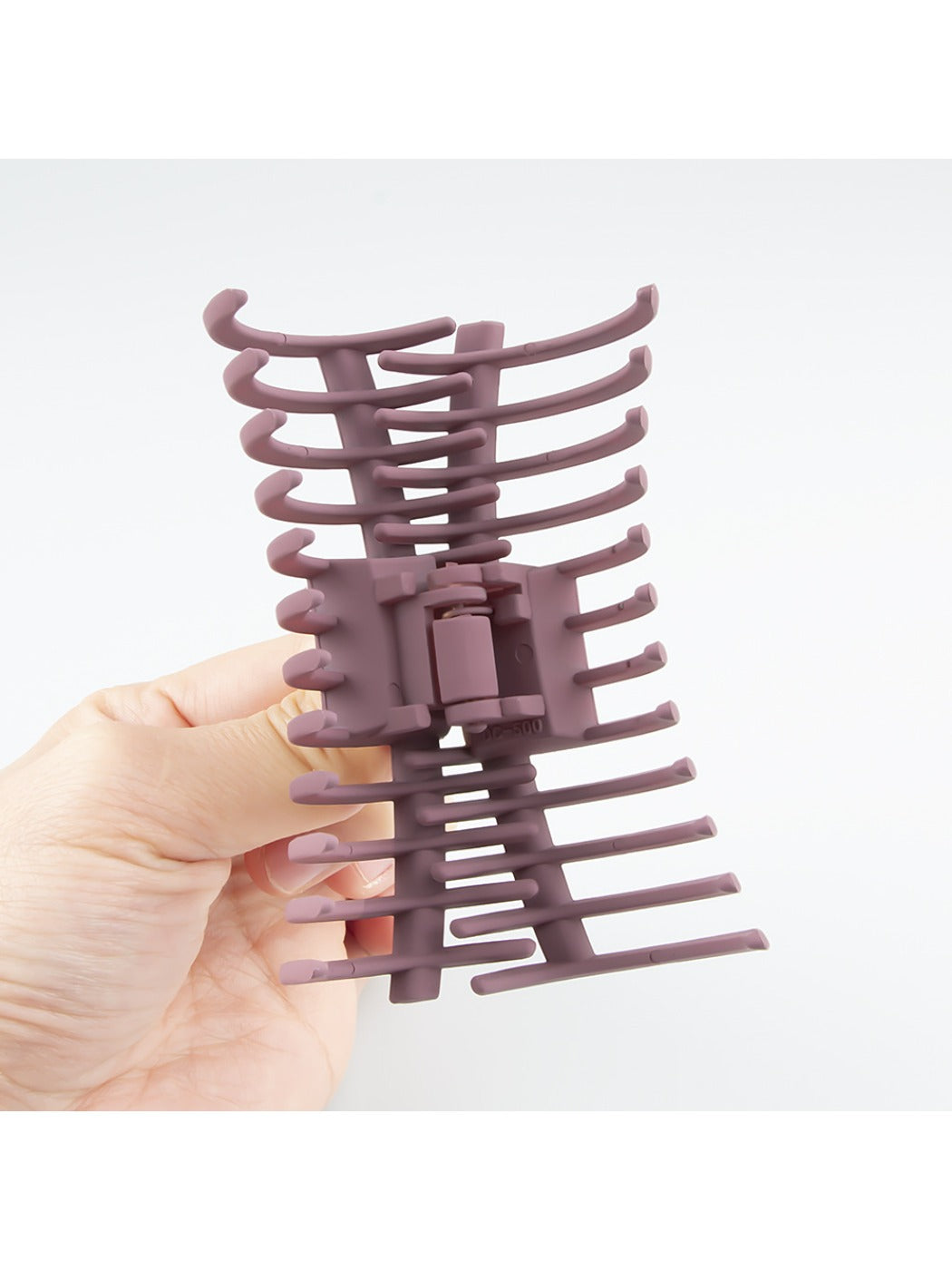 Beau - Matte Large Ribbed Claw Clip